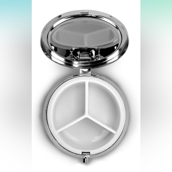 Vintage Style Devils Apple Pill Organizer Travel Case - Picture 3 of 4